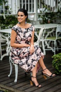 look-invitada-de-matrimonio-vestido-midi-floreado (50)